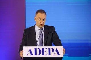 Palabras en el aire - En la cena de ADEPA, el gobierno de Milei prometió defender la libertad de expresión mientras impulsa un Código Penal que la amenaza