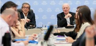 Modo borrón y cuenta nueva - El gobierno de Milei impulsa la derogación de leyes de discapacidad y financiamiento universitario en un paquete que también recorta asignaciones familiares y AUH