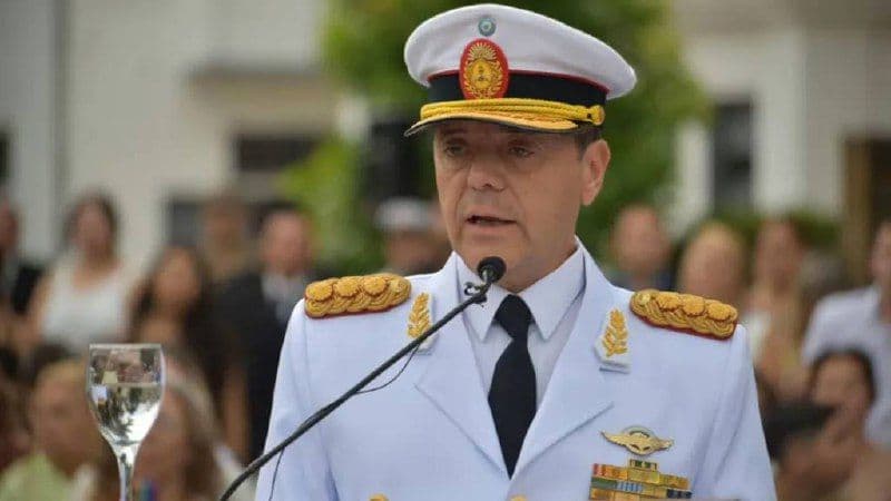 Vacío de honor - La Armada le faltó al acto de Presti y expone la crisis de confianza en las Fuerzas Armadas