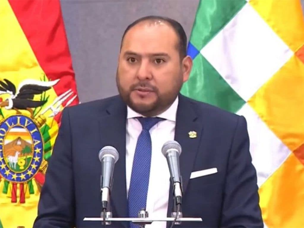 Falacia Ad Hominem: Ministro Ríos ataca a Negocios y Política en un intento de acallar al periodismo de investigación